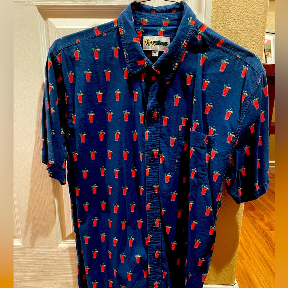 Tipsyelves men’s XL Bloody Mary short sleeve button down